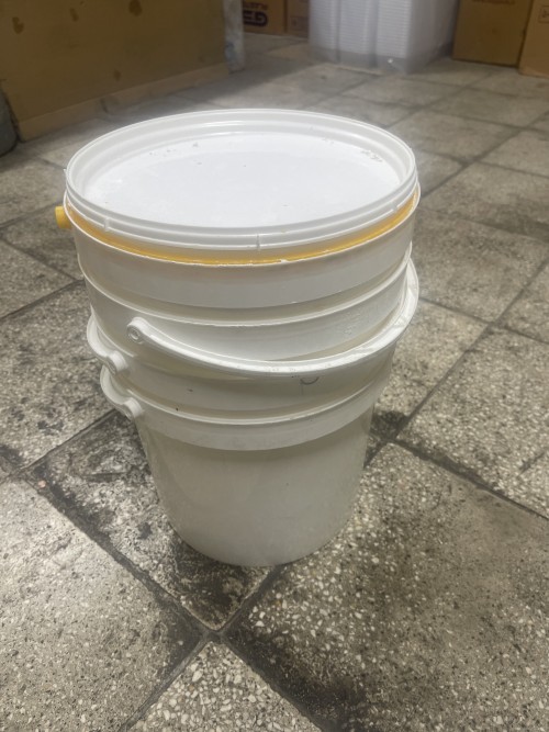 پلاستیکی در و دسته دار